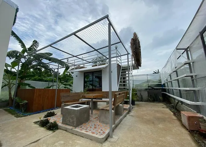Casita Blanca Jala-Jala - Tiny House & Farm Stay